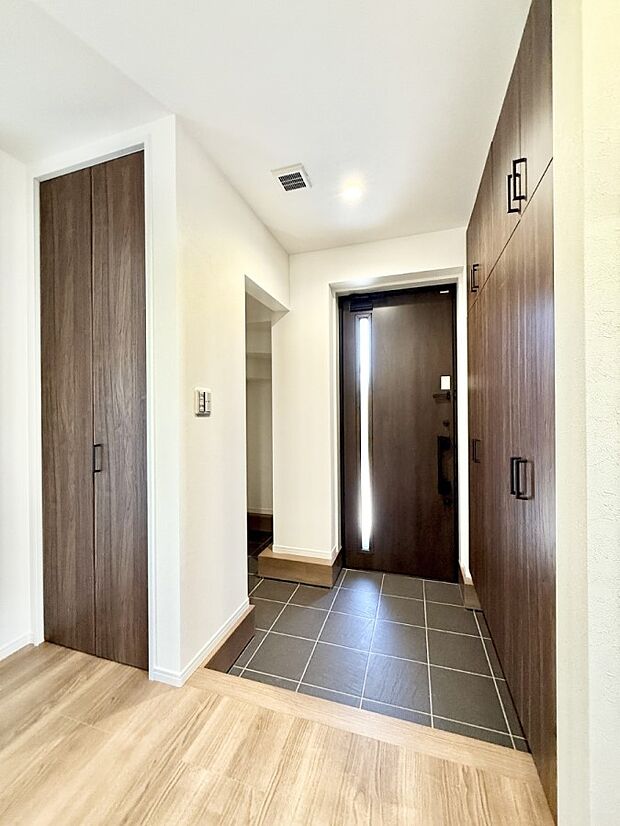 【玄関】■ ここから始まる一日、すっきり整った玄関