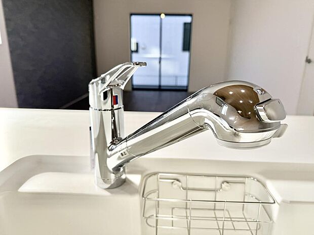 【レンジフード】■フードに覆われている為、匂いが換気扇に誘導され、効率的に排煙ができます