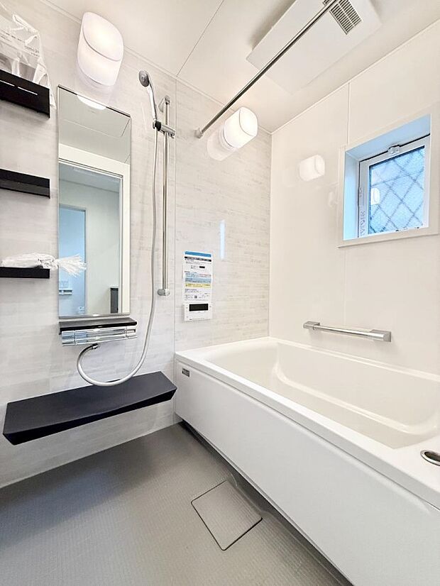 【浴室】■一日の疲れを癒す、心落ち着く空間です