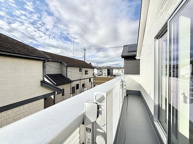 【バルコニー】■ 自然を身近に感じる、開放的なバルコニー