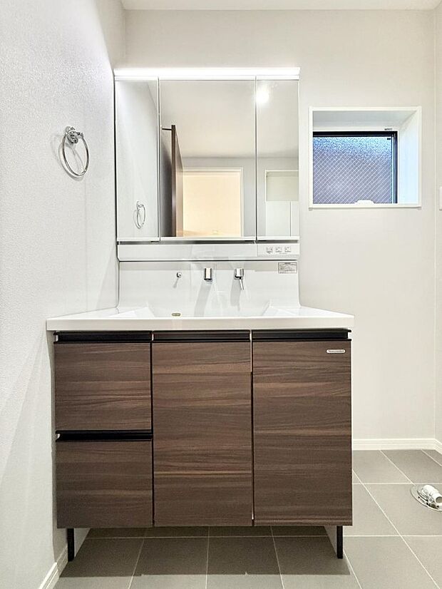 【洗面台・洗面所】■朝の準備がスムーズにできる広さです