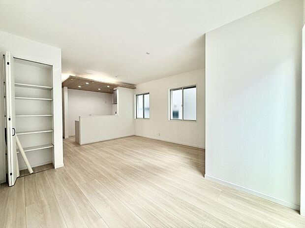 【ダイニング】■温もりを感じる、居心地のいいリビング