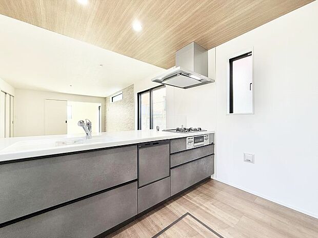 【ダイニングキッチン】■会話が深まる対面キッチン!家族との会話がはずみます!