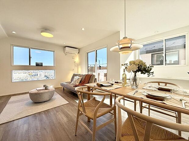 【リビング】■家族の時間を彩る、快適で癒される空間