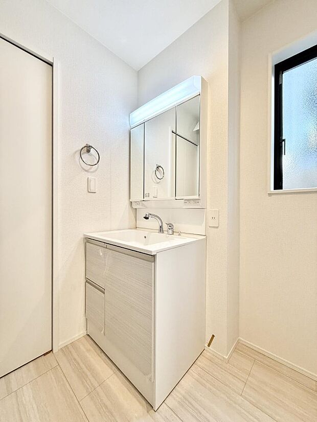 【洗面台・洗面所】■朝の準備がスムーズにできる広さです