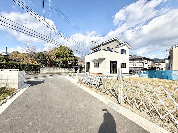 【前面道路含む現地写真】■新しい時代の息吹を感じる、心地よい環境