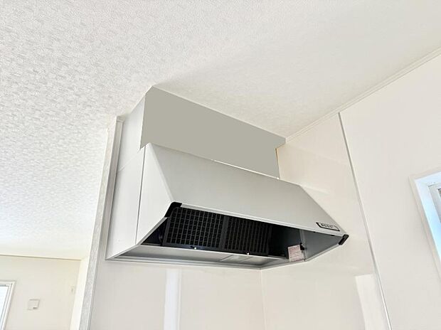 【レンジフード】■調理時の蒸気や匂いが換気扇に誘導され、効率的に排煙ができます。