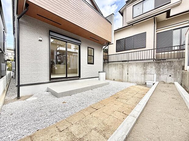 【現地外観写真】■暮らしを豊かにする充実した仕様設備で快適に