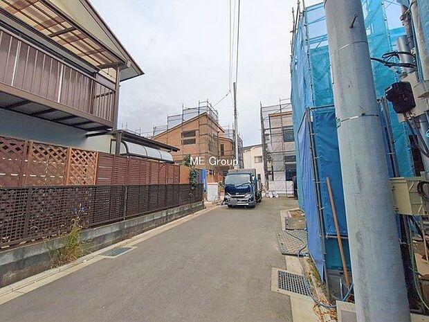 【前面道路含む現地写真】■新しい暮らしが始まる場所で、家族の絆を深める