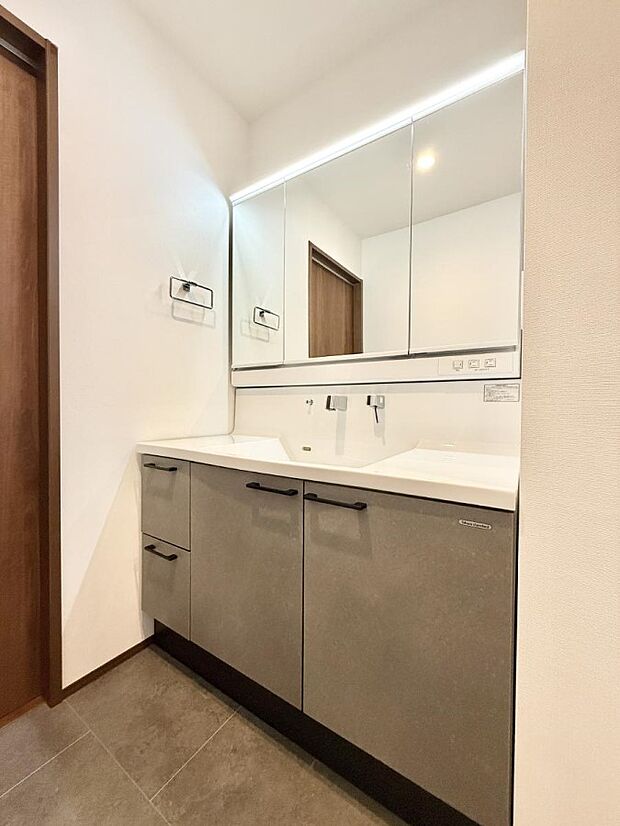 【洗面台・洗面所】■家族みんなが使いやすい配置です