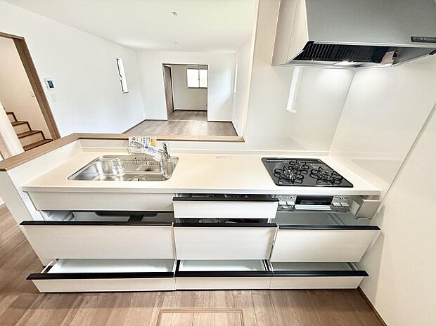 【キッチン】収納力豊富なシステムキッチンです!