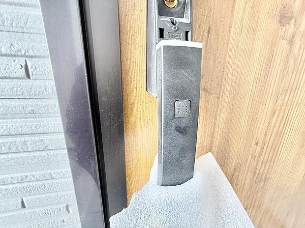 【モニタ付きインターフォン】■訪問者を確認できて安心感が増します