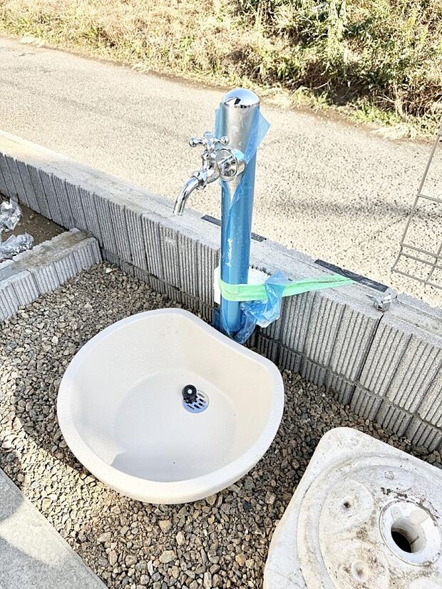 【その他現地】■ガーデニングや洗車などの際に大活躍な屋外立水栓  