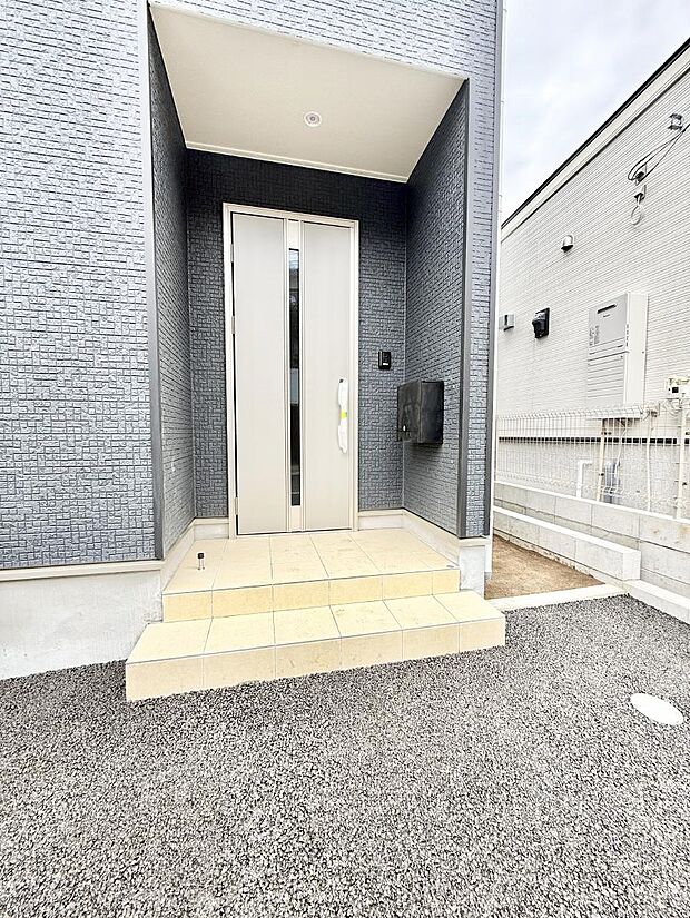 【玄関】玄関はお家の顔！玄関アプローチでお客様をお迎え！    