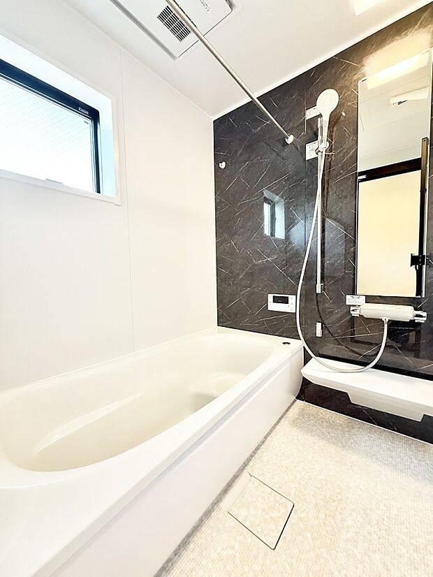 【浴室】■一日の疲れを癒す、心落ち着く空間です