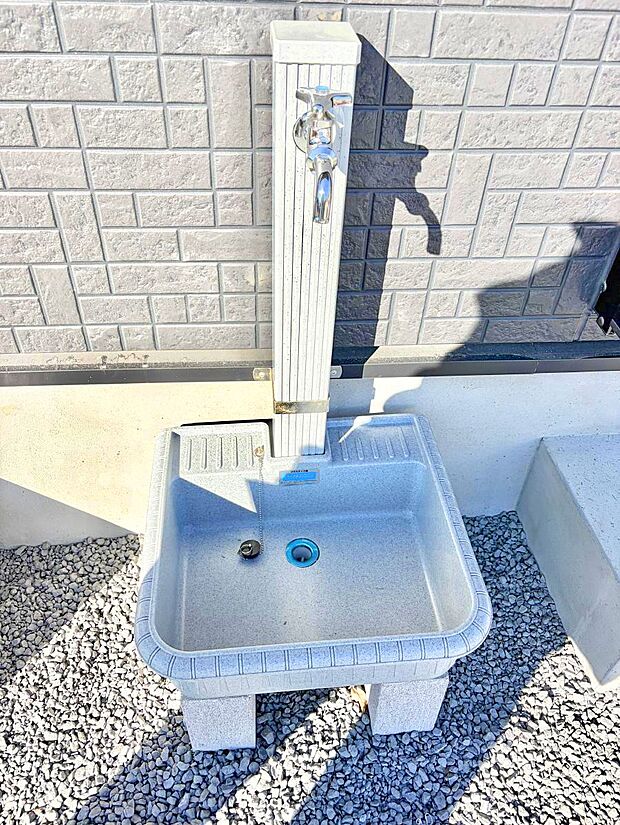【その他現地】■ガーデニングや洗車などの際に大活躍な屋外立水栓  