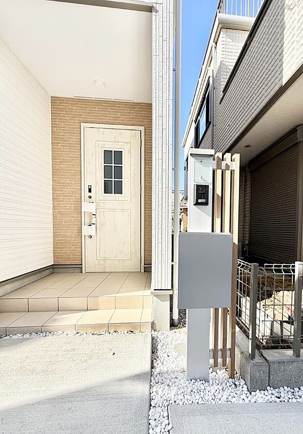 【玄関】玄関はお家の顔！玄関アプローチでお客様をお迎え！