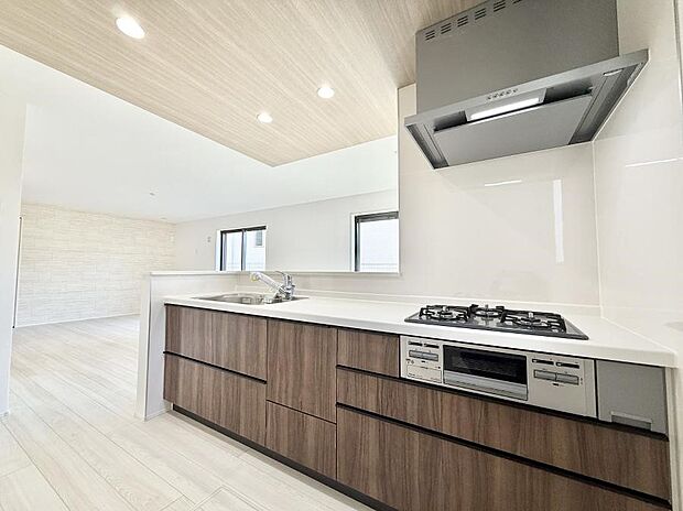 【キッチン】■家族の絆を深める、温もりのあるキッチン