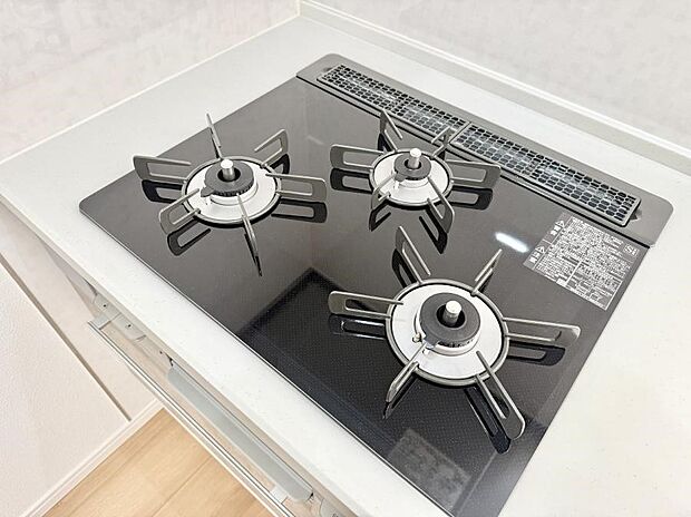 【3口ガスコンロ】■一度に多くの料理ができ便利で効率的