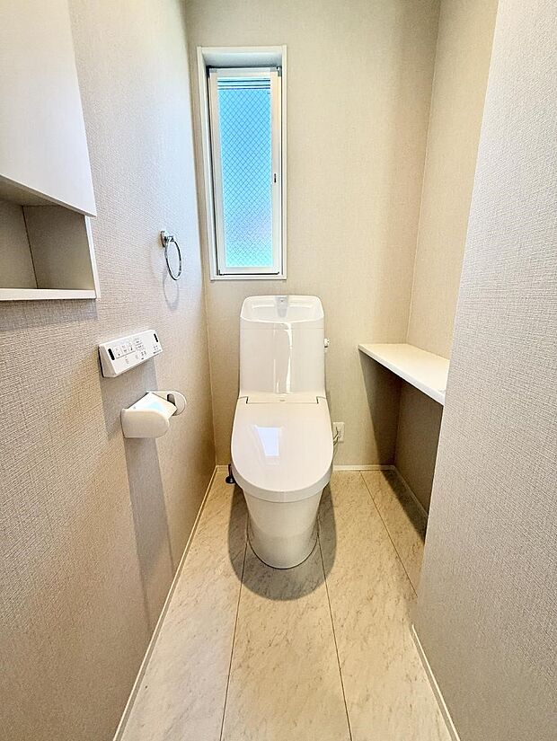 【トイレ】明るく清潔感溢れるトイレ  