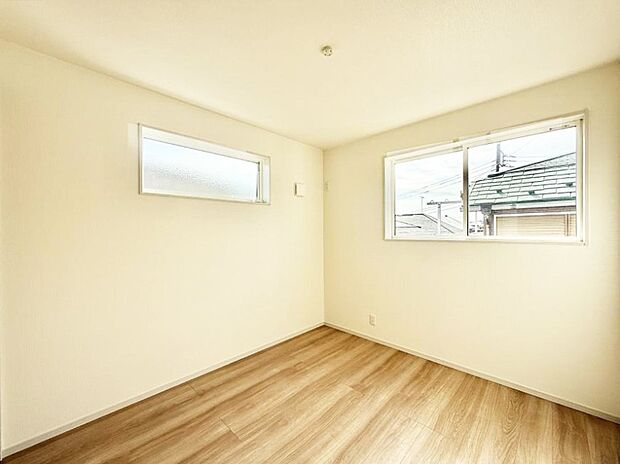 【リビング以外の居室】■落ち着いた色合いのお部屋で穏やかな時間を楽しめます