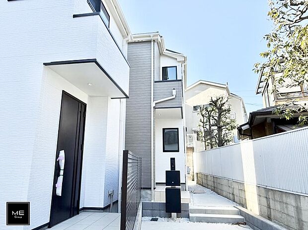 【玄関】■ 帰るたびにホッとする、安心感のある佇まい