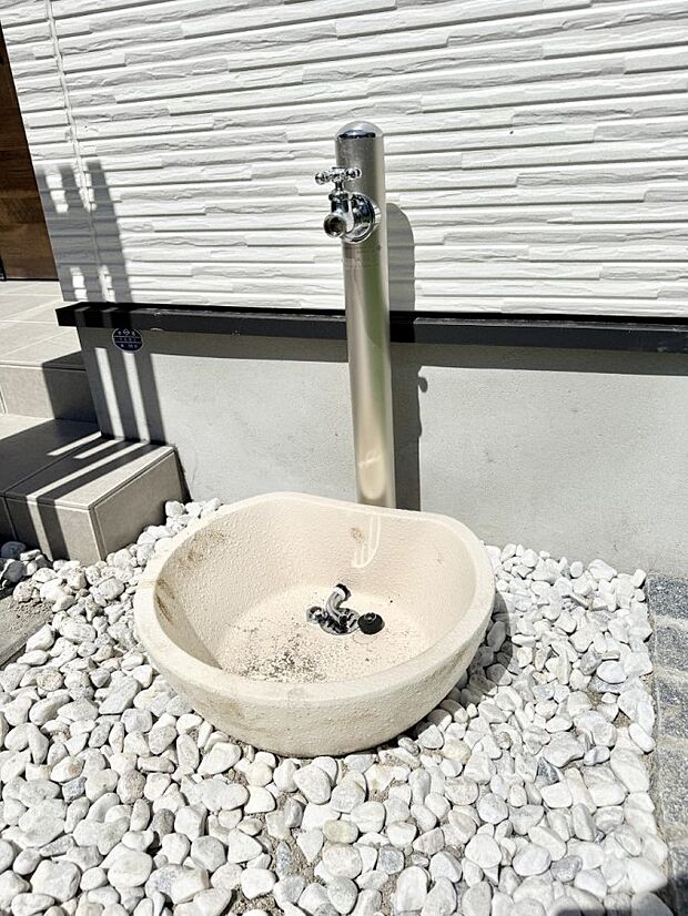 【その他現地】■ガーデニングや洗車などの際に大活躍な屋外立水栓  