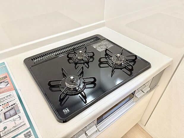 【3口ガスコンロ】■一度に多くの料理ができ便利で効率的