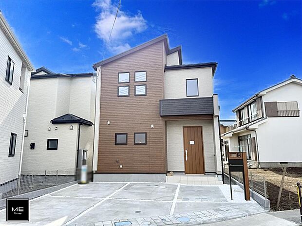 【現地外観写真】暮らしを彩る充実した設備仕様が備わった新築戸建