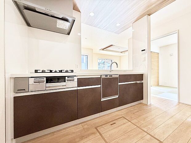 【キッチン】■家族の絆を深める、温もりのあるキッチン