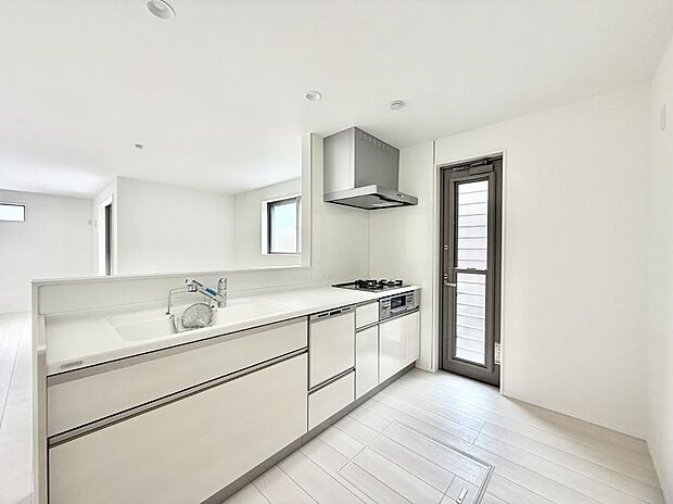 【ダイニングキッチン】■会話が深まる対面キッチン!家族との会話がはずみます!