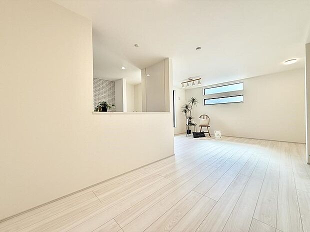 【リビング】■くつろぎと笑顔が集まる、心温まるリビング