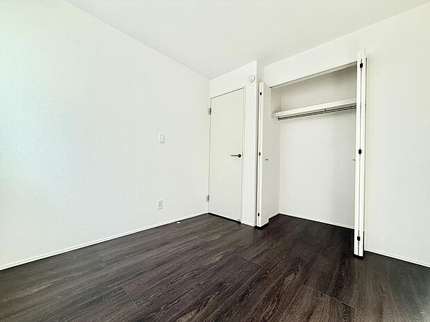 【リビング以外の居室】■清潔感あふれるお部屋で毎日を快適に過ごせます