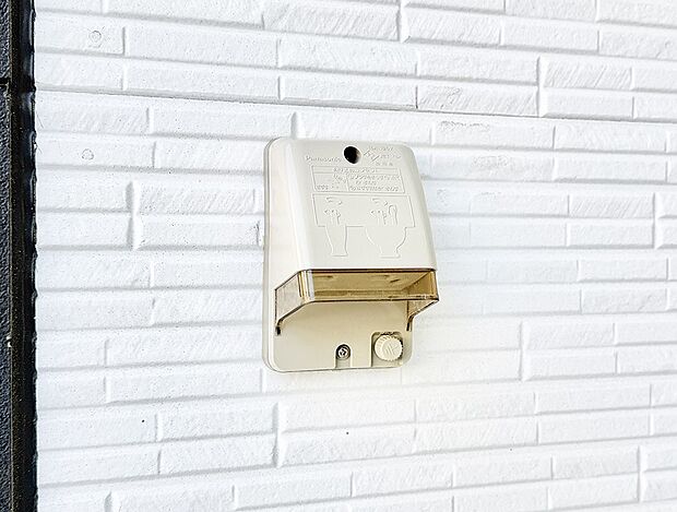 【屋外コンセント】■屋外に電源コンセントがあれば、高圧洗浄機で窓や外壁を掃除するなど便利です。