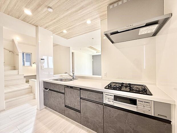 【キッチン】■広々キッチンでお子さんも一緒にお手伝いできます!