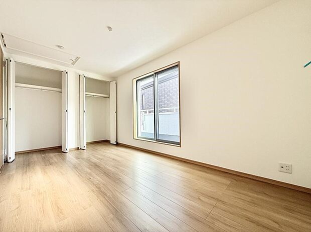 【リビング以外の居室】■太陽がサンサンと降り注ぐお部屋は気持ちがいいですね