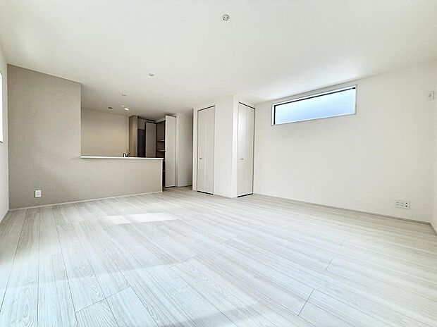 【ダイニング】インテリアを考えるのが楽しみな広いリビングです！  