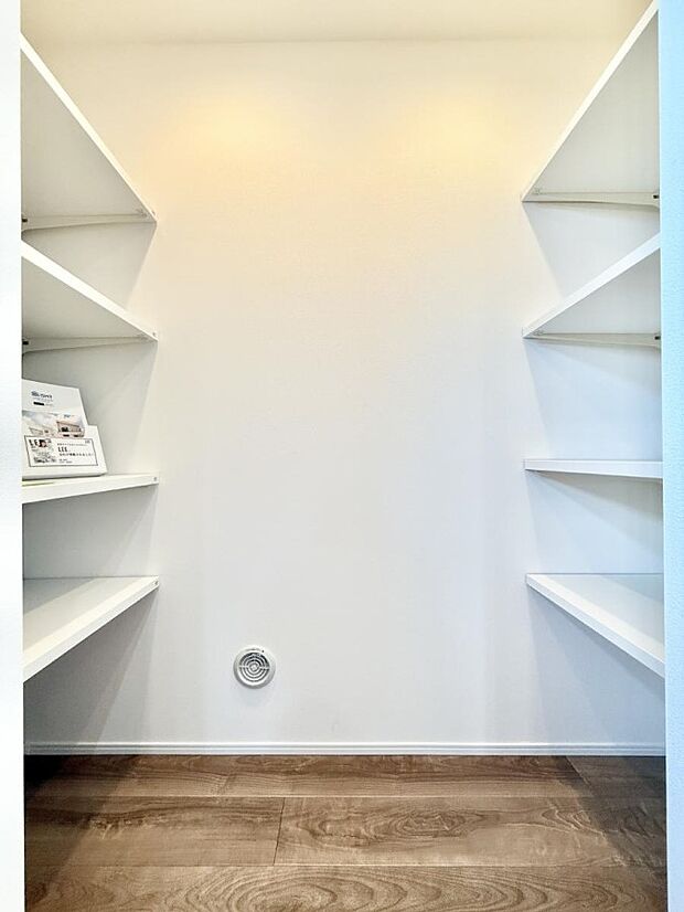 【収納】■大容量のパントリーが助かります