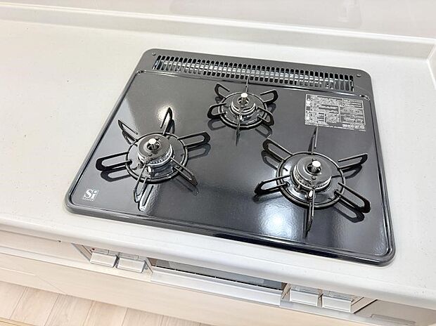 【3口ガスコンロ】■一度に多くの料理ができ便利で効率的