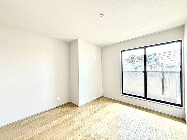 【子供部屋】■大きな窓は開放感があり、明るさ通風バッチリです