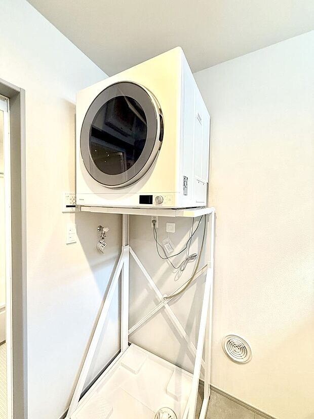 【ガス衣類乾燥機】■パワフルな温風で選択物を乾燥させるため、家事の時短に役立ちます。