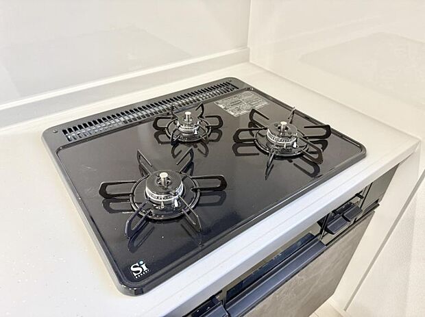 【3口ガスコンロ】■一度に多くの料理ができ便利で効率的