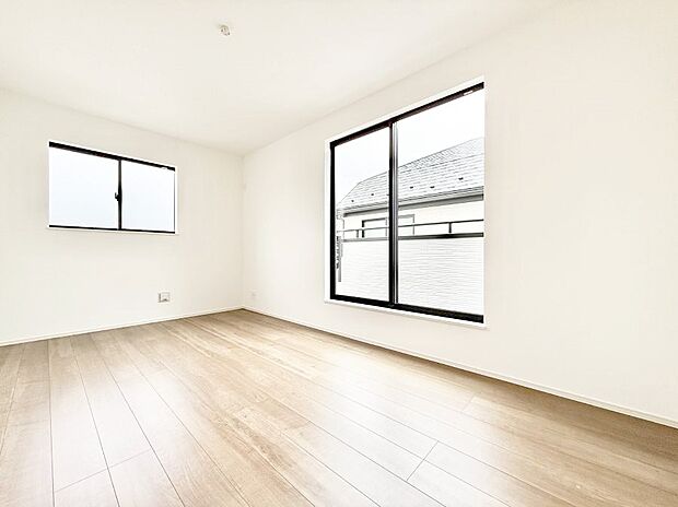 【リビング以外の居室】■陽射しが差し込む暖かいお部屋