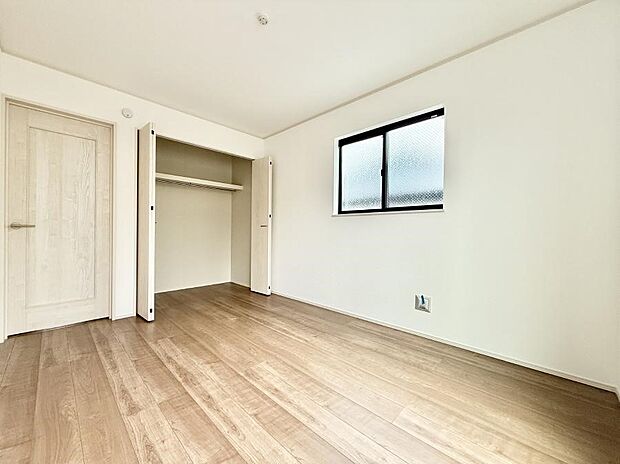 【寝室】■広いクローゼット、収納は多い方が嬉しいですね！