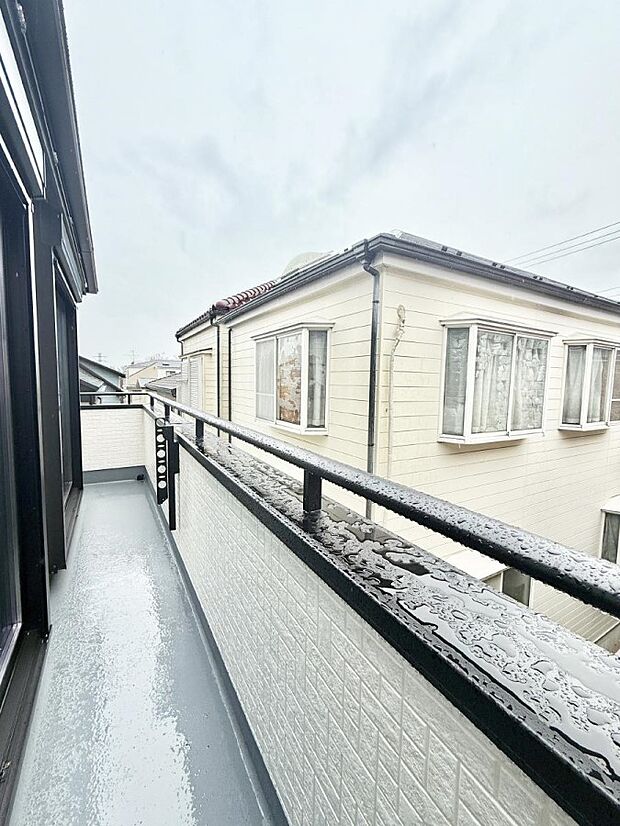 【バルコニー】■お洗濯物がよく乾く陽当たり良好のバルコニーです！