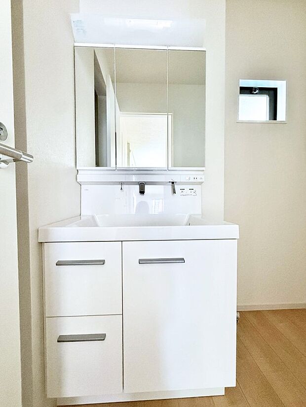 【洗面台・洗面所】■朝の準備がスムーズにできる広さです