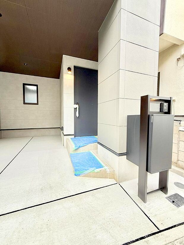 【玄関】■ シンプルで美しく、住まいの第一印象を彩る玄関です