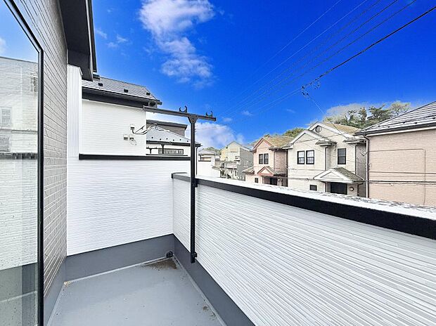 【バルコニー】お洗濯物がよく乾く陽当たり良好のバルコニーです！