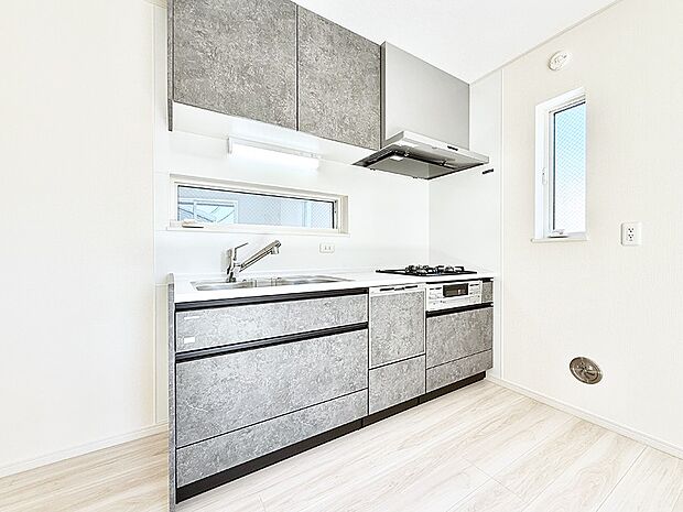 【ダイニングキッチン】明るさと開放感たっぷりなキッチン!