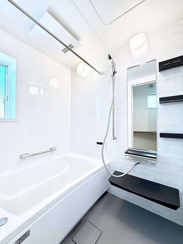 【浴室】■一日の疲れを癒す、心落ち着く空間です